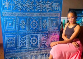 Carine Ouandji : quand le fil, la perle et la couleur donnent vie à l’imaginaire