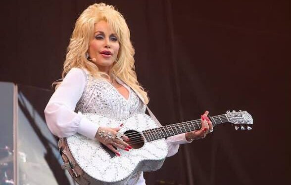 Nécrologie : Dolly Parton est morte à 80 ans, l'Amérique perd sa reine en paillettes