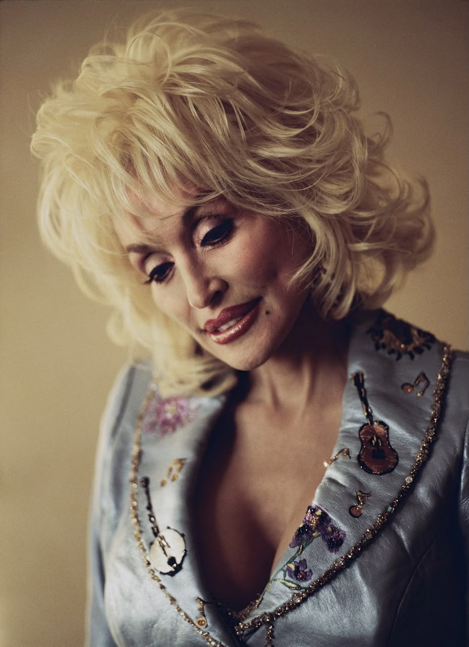 Nécrologie : Dolly Parton est morte à 80 ans, l'Amérique perd sa reine en paillettes
