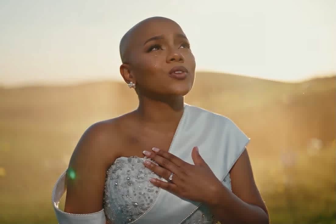 MUSIQUE : Ariel Sheney dévoile le clip de « Ce que Dieu a fait » : une œuvre vibrante en mémoire de Nadiya Sabeh