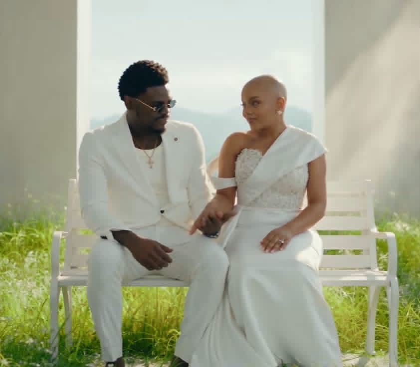 MUSIQUE : Ariel Sheney dévoile le clip de « Ce que Dieu a fait » : une œuvre vibrante en mémoire de Nadiya Sabeh