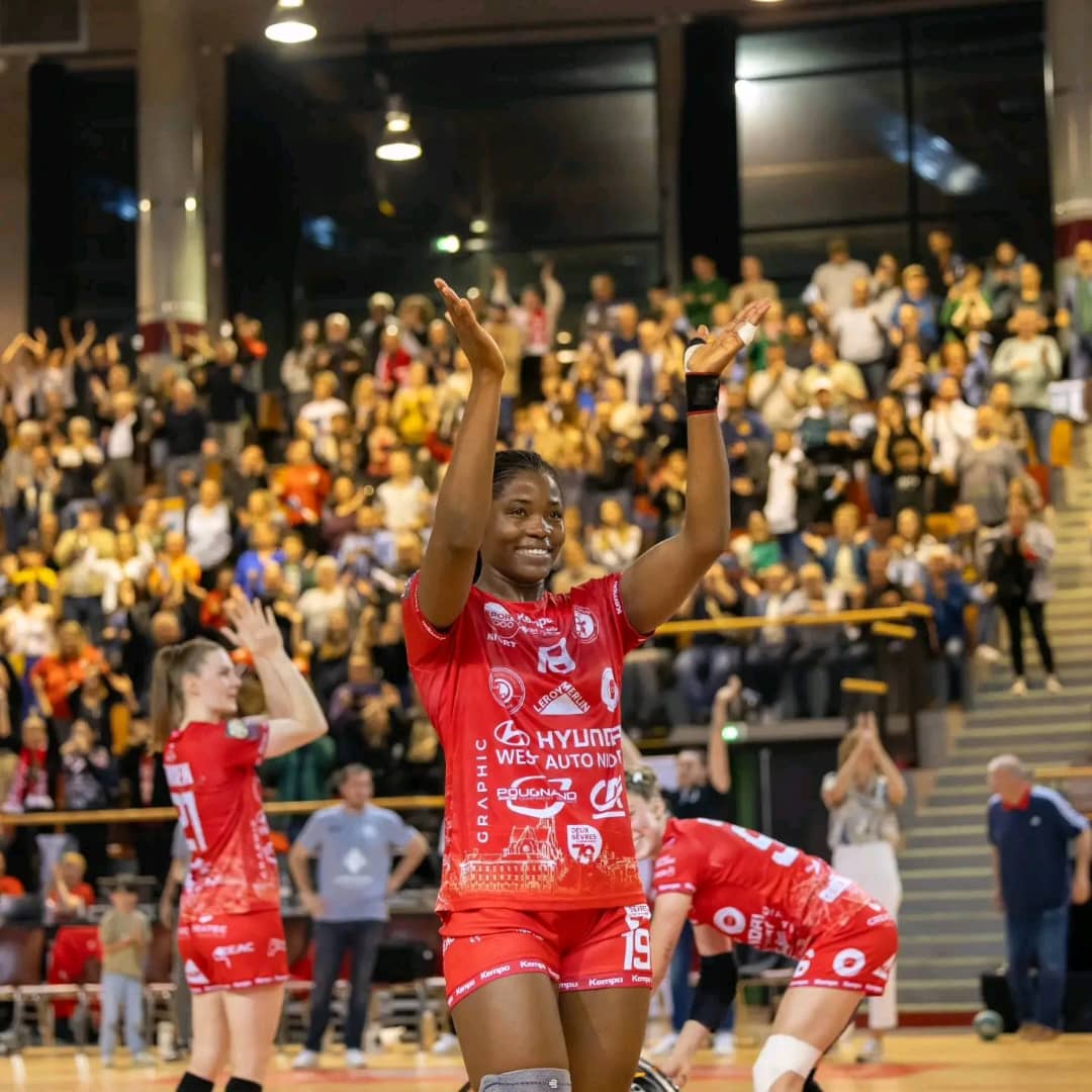 Focus Handball : Paola Ebanga, le bras gauche en or qui ne cesse de porter tout un pays