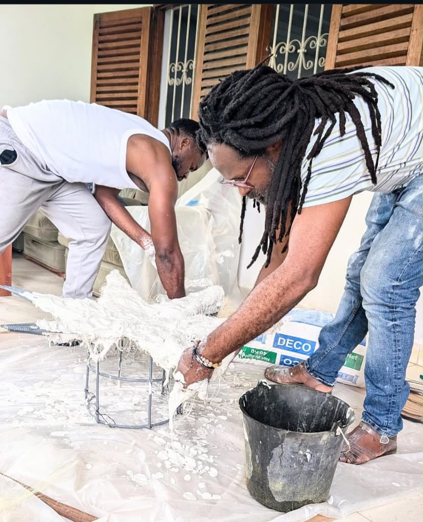 Exposition : Yvon Ngassam présente «L’Art en ciel monochrome» à l’Annie Kadji Art Gallery