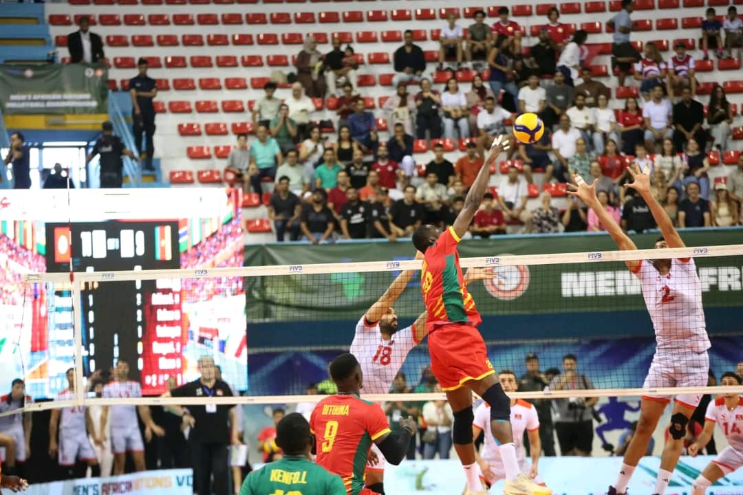 Finale Chan Volleyball Messieurs : El Menzah résiste aux Lions Indomptables , la Tunisie règne sur l’Afrique