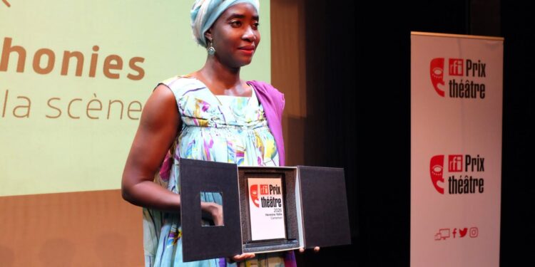 Portrait : Hermine Yollo, la Camerounaise qui donne la parole à Maryam et remporte le Prix Théâtre RFI 2026