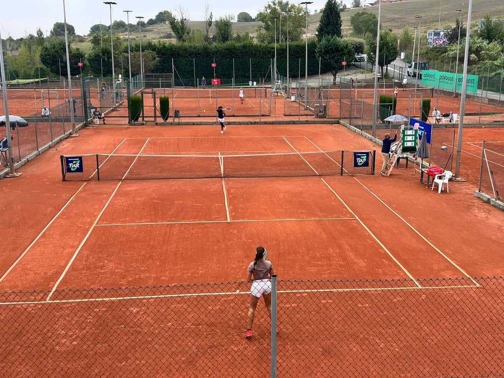 World TEC Cup 2026 : Gloria Temgoua fait tomber la numéro 1 et s’ouvre les portes des huitièmes à Barcelone
