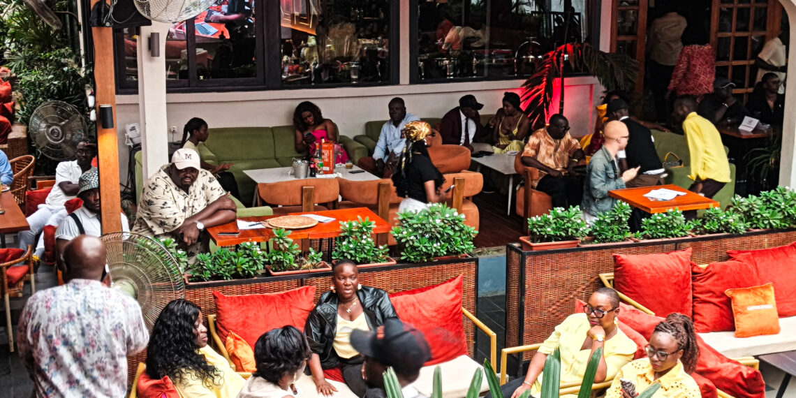 Le Noar Lounge, à Bali, a vibré samedi dernier au rythme d’une nouvelle édition des Mbindi Concerts, marquée par un hommage à Jeannot Ekwalla, figure emblématique du Makossa.