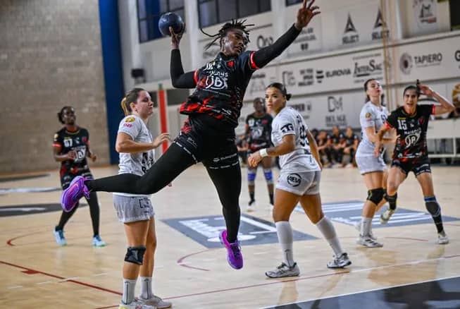 D2 féminine Française de Handball : Leaticia Pétronie Ateba, 12 buts pour une 4eme victoire des Panthères de Feu