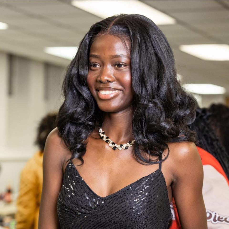 Mode : Solange Omon, la Camerounaise qui décroche les ailes de Victoria’s Secret à 21 ans