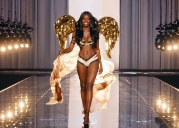 Mode : Solange Omon, la Camerounaise qui décroche les ailes de Victoria’s Secret à 21 ans